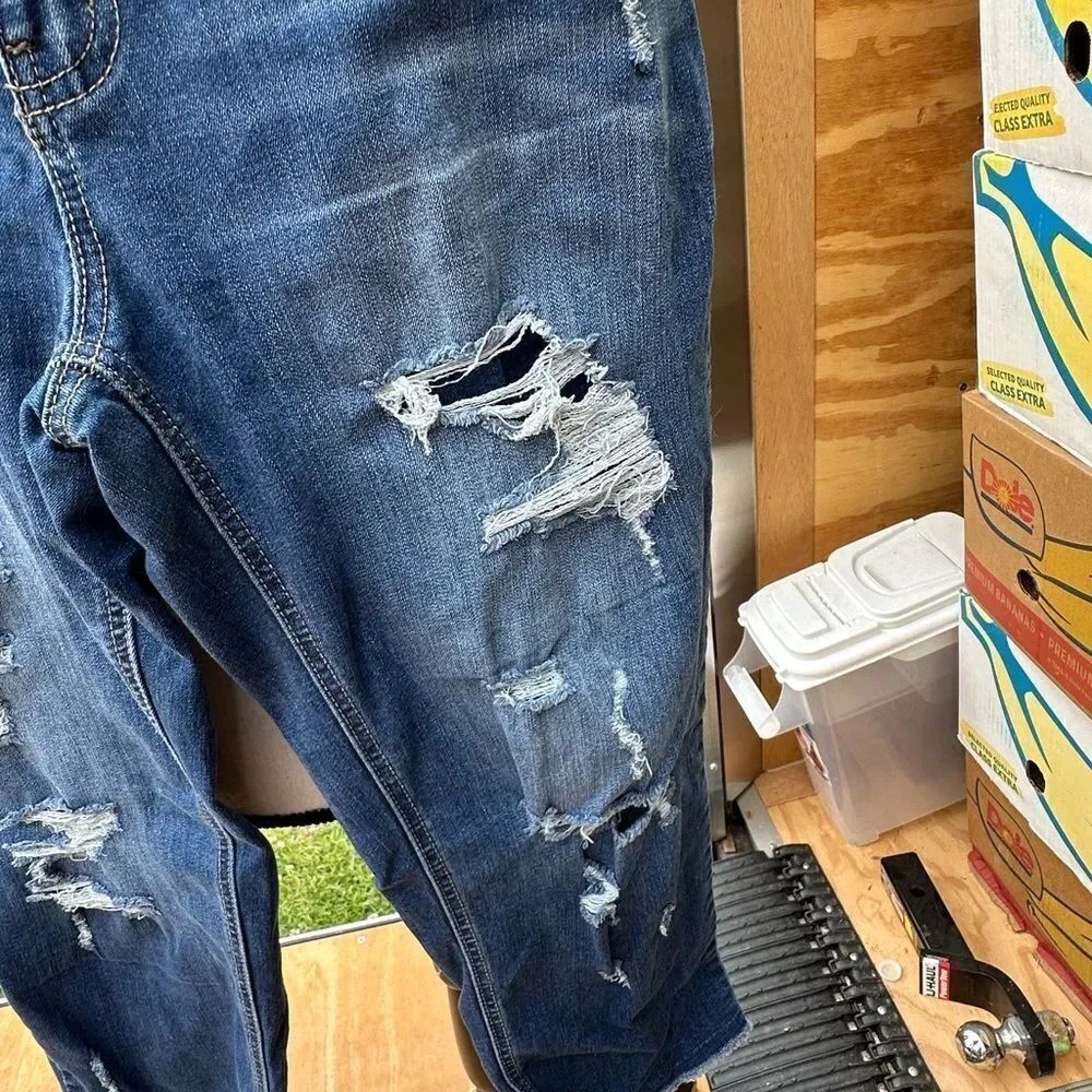 Cato Distressed Blue Jeans - Picture 3 of 6